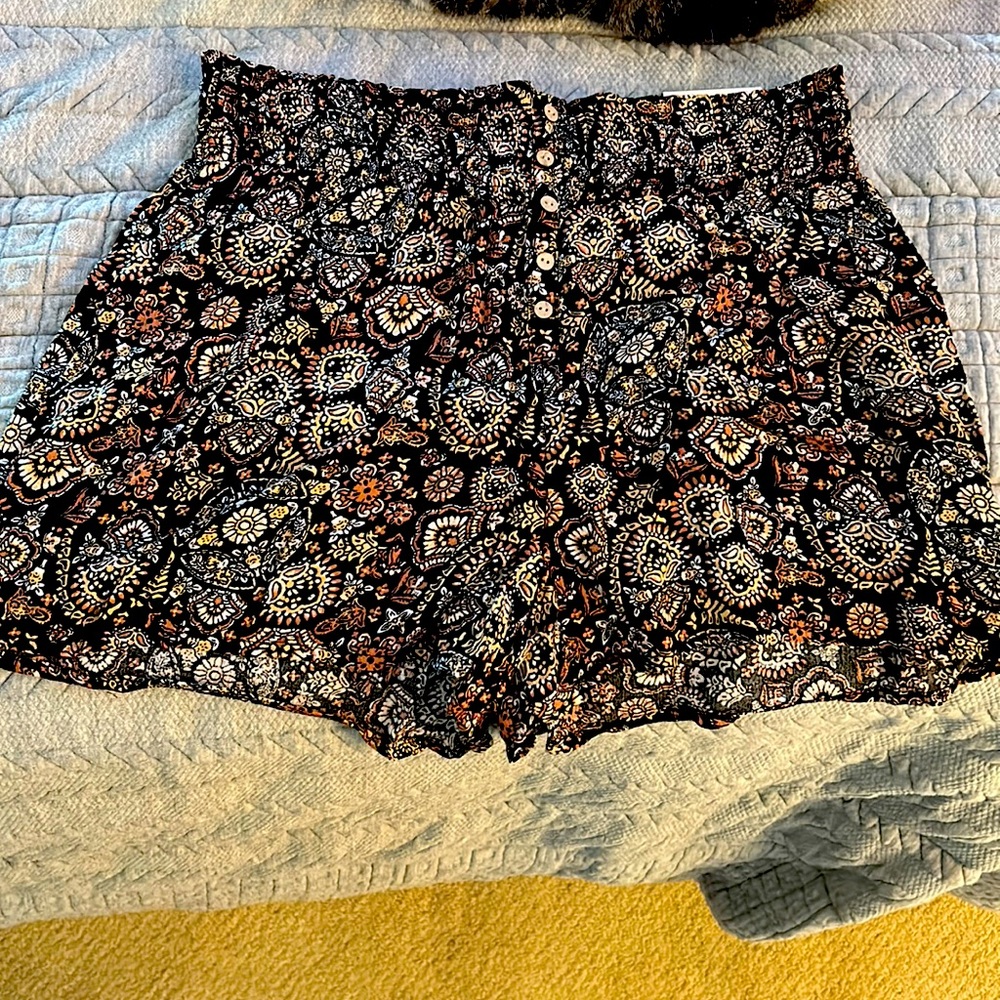 Brand new never worn super high rise shorts!